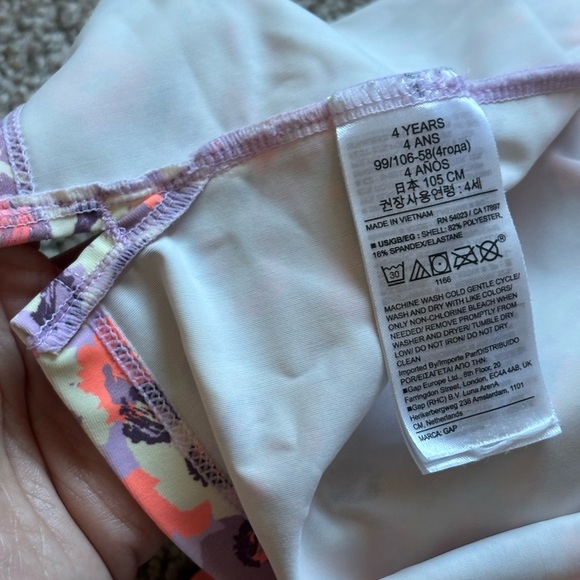 Baby Gap Floral Rash Guard Size 4T | swim | beach | swimming | summer | vacation - Picture 4 of 4